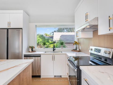 Photo 6 at 393 Paliser Crescent S, Harding, Richmond Hill