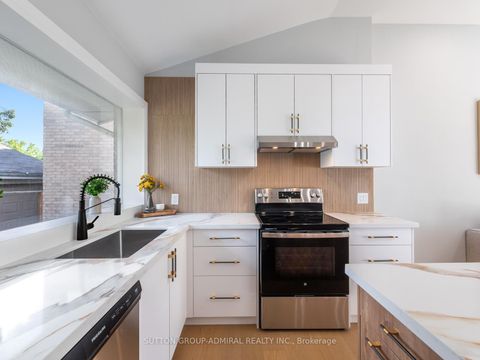 Photo 7 at 393 Paliser Crescent S, Harding, Richmond Hill