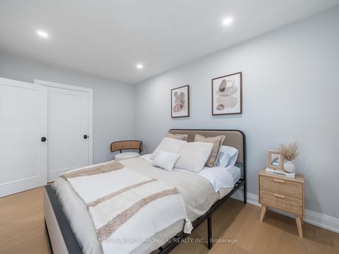 Photo 15 at 393 Paliser Crescent S, Harding, Richmond Hill