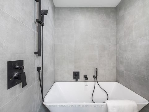 Photo 21 at 393 Paliser Crescent S, Harding, Richmond Hill