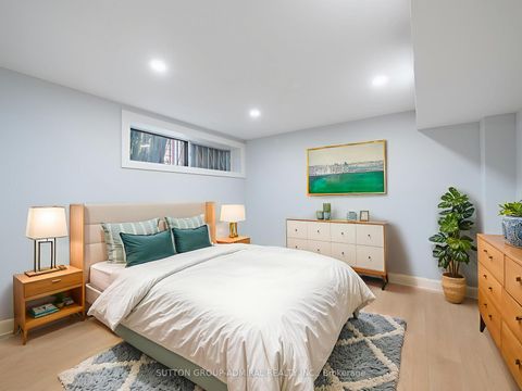 Photo 25 at 393 Paliser Crescent S, Harding, Richmond Hill