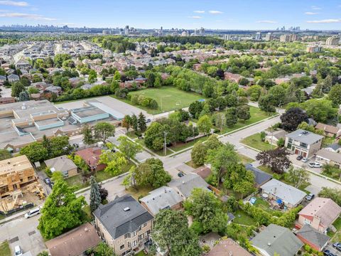 Photo 40 at 393 Paliser Crescent S, Harding, Richmond Hill