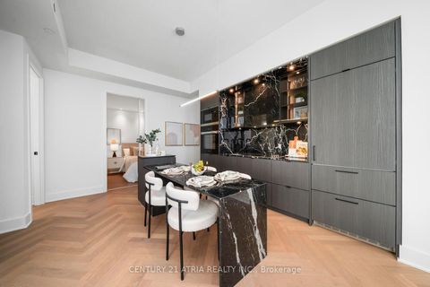 Photo 10 at 6209 - 11 Yorkville Avenue, Annex, Toronto