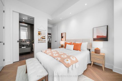 Photo 18 at 6209 - 11 Yorkville Avenue, Annex, Toronto