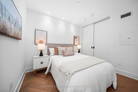 Photo 22 at 6209 - 11 Yorkville Avenue, Annex, Toronto