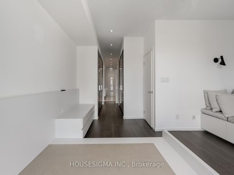 Photo 14 at 15 - 850 Richmond Street W, Niagara, Toronto