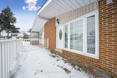 Photo 1 at 72 Dogwood Crescent, Bendale, Toronto
