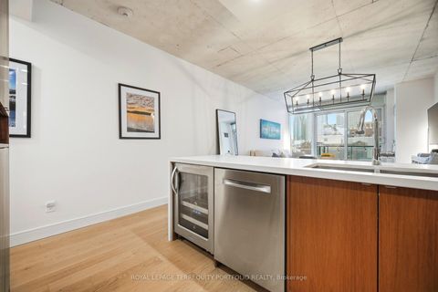 Photo 8 at 1013 - 333 Adelaide Street E, Moss Park, Toronto