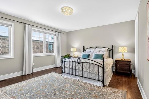 Photo 24 at 39 Cairns Gate, King City, King