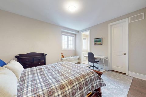 Photo 30 at 39 Cairns Gate, King City, King