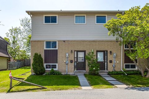 Photo 2 at 4 - 233 Innisfil Street, Allandale Centre, Barrie