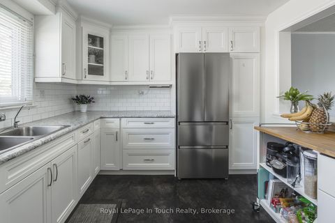 Photo 9 at 4 - 233 Innisfil Street, Allandale Centre, Barrie