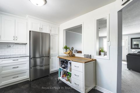 Photo 10 at 4 - 233 Innisfil Street, Allandale Centre, Barrie