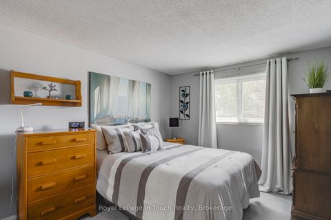 Photo 14 at 4 - 233 Innisfil Street, Allandale Centre, Barrie