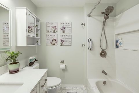 Photo 23 at 4 - 233 Innisfil Street, Allandale Centre, Barrie