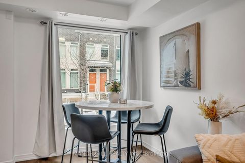 Photo 6 at 228 - 7 Applewood Lane, Etobicoke West Mall, Toronto