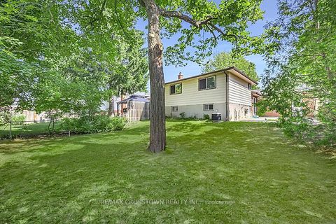 Photo 2 at 6 Deerpark Drive, Cundles East, Barrie