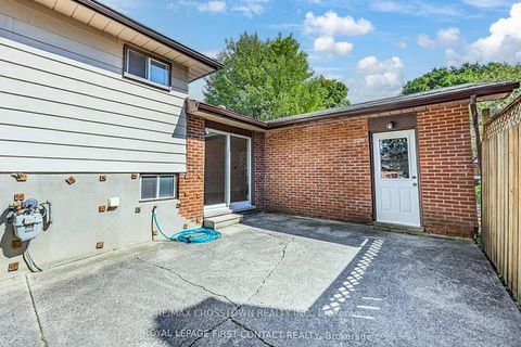 Photo 3 at 6 Deerpark Drive, Cundles East, Barrie