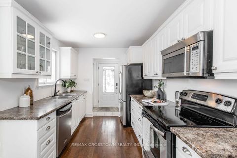 Photo 13 at 6 Deerpark Drive, Cundles East, Barrie