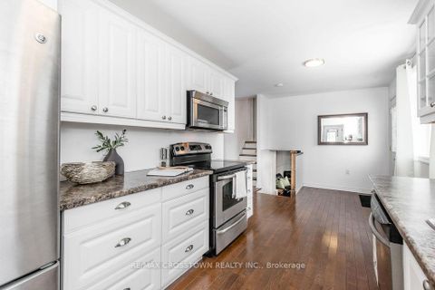 Photo 15 at 6 Deerpark Drive, Cundles East, Barrie