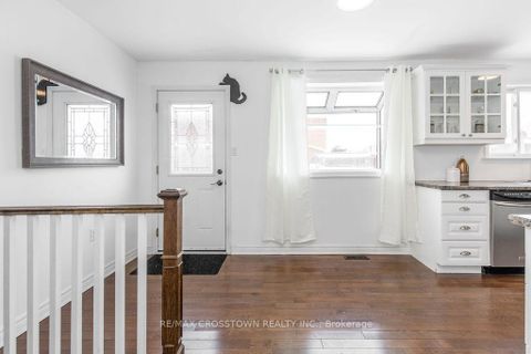 Photo 16 at 6 Deerpark Drive, Cundles East, Barrie