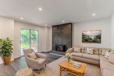 Photo 2 at 21 Autumn Lane, Allandale Heights, Barrie