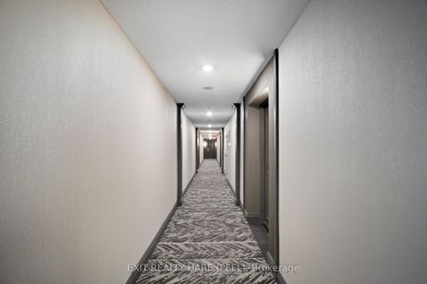 Photo 3 at 618 - 11 Townsgate Drive, Yorkhill, Vaughan