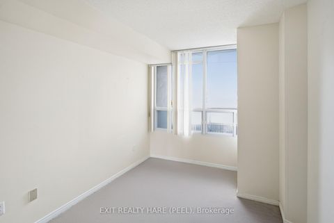 Photo 5 at 618 - 11 Townsgate Drive, Yorkhill, Vaughan