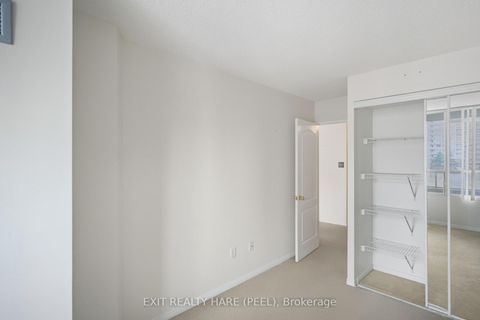 Photo 6 at 618 - 11 Townsgate Drive, Yorkhill, Vaughan