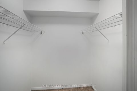 Photo 7 at 618 - 11 Townsgate Drive, Yorkhill, Vaughan