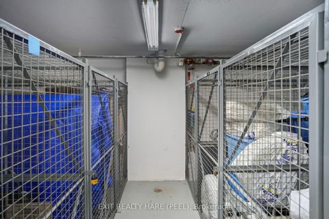 Photo 12 at 618 - 11 Townsgate Drive, Yorkhill, Vaughan