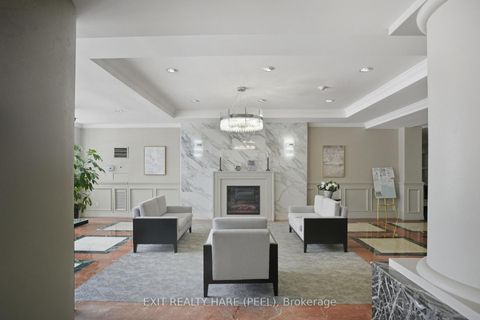 Photo 13 at 618 - 11 Townsgate Drive, Yorkhill, Vaughan