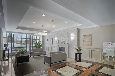 Photo 14 at 618 - 11 Townsgate Drive, Yorkhill, Vaughan