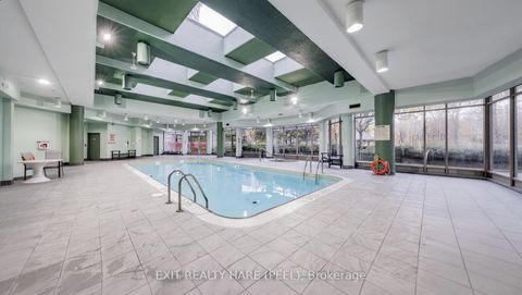 Photo 19 at 618 - 11 Townsgate Drive, Yorkhill, Vaughan