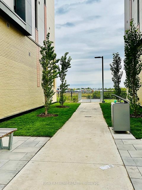 Photo 26 at 8 Steckley House Lane, Rural Richmond Hill, Richmond Hill