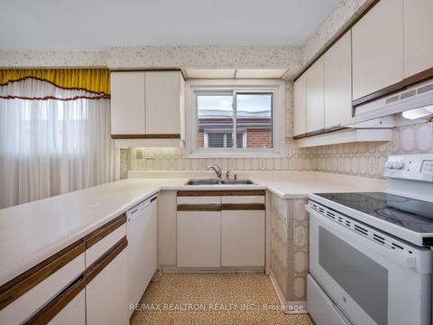 Photo 11 at 337 Wilmington Avenue, Bathurst Manor, Toronto