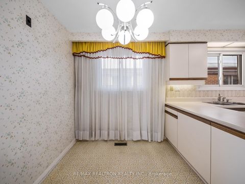 Photo 12 at 337 Wilmington Avenue, Bathurst Manor, Toronto