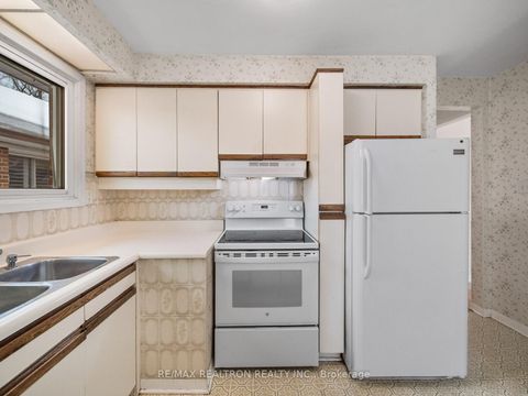 Photo 14 at 337 Wilmington Avenue, Bathurst Manor, Toronto