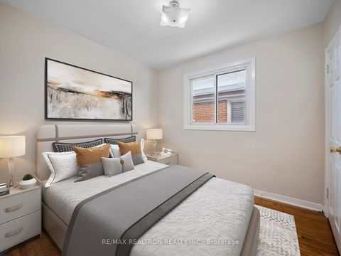 Photo 17 at 337 Wilmington Avenue, Bathurst Manor, Toronto