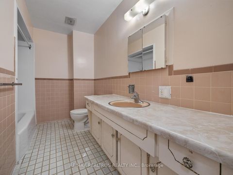 Photo 18 at 337 Wilmington Avenue, Bathurst Manor, Toronto