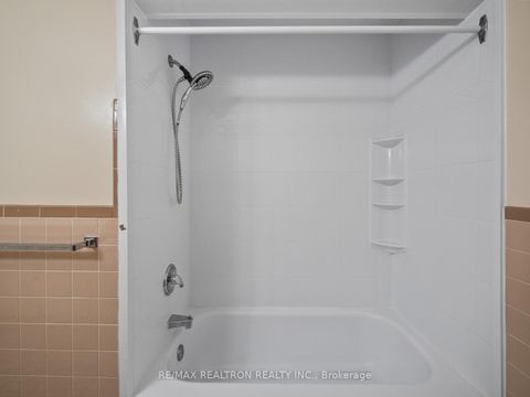 Photo 19 at 337 Wilmington Avenue, Bathurst Manor, Toronto