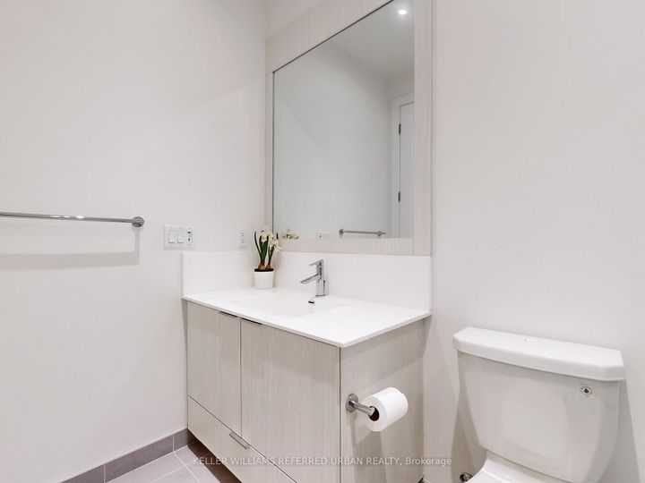 Photo 11 at 239 - 25 Adra Grado Way, Bayview Village, Toronto