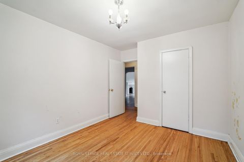 Photo 11 at 326 Lawrence Avenue W, Nortown, Toronto