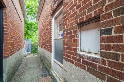 Photo 23 at 326 Lawrence Avenue W, Nortown, Toronto