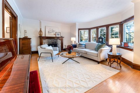 Photo 4 at 3 Lynngrove Avenue, Kingsway South, Toronto