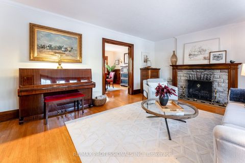 Photo 5 at 3 Lynngrove Avenue, Kingsway South, Toronto