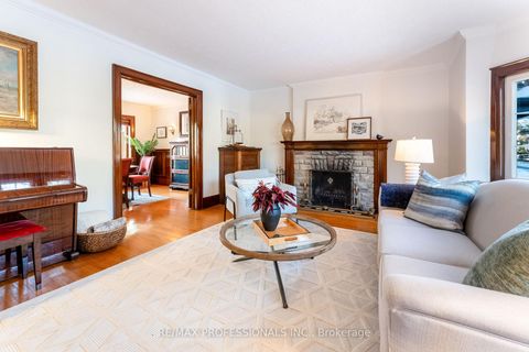 Photo 6 at 3 Lynngrove Avenue, Kingsway South, Toronto