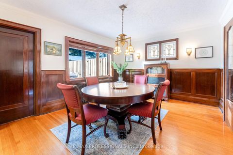 Photo 10 at 3 Lynngrove Avenue, Kingsway South, Toronto