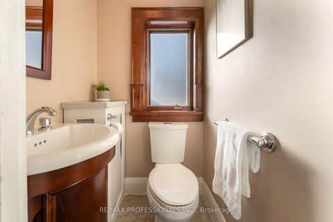 Photo 17 at 3 Lynngrove Avenue, Kingsway South, Toronto