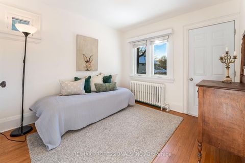 Photo 22 at 3 Lynngrove Avenue, Kingsway South, Toronto